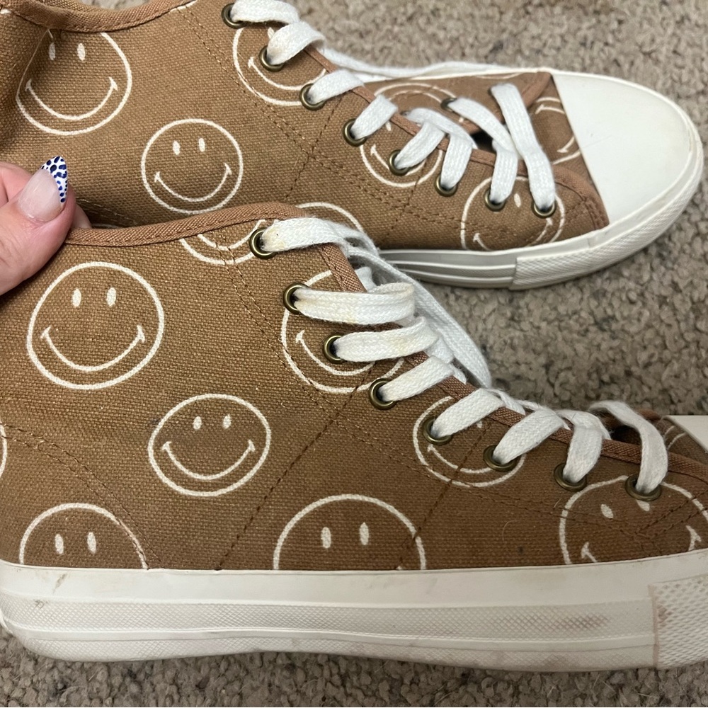 American Eagle Outfitters Brown and White Smiley Face Sneakers